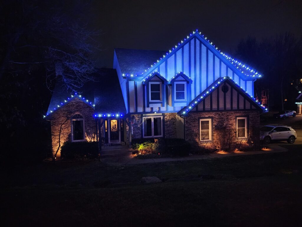 Beautiful Christmas LIghts on a house near Bellevue, WA installed by Homefront Power Wash